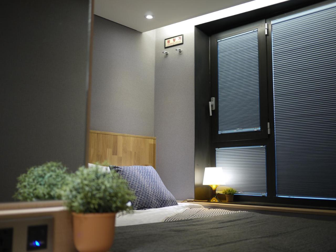 Hostel Cleo Seoul Hongdae Zewnętrze zdjęcie
