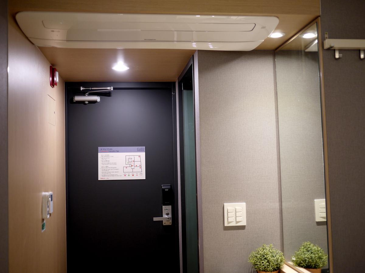 Hostel Cleo Seoul Hongdae Zewnętrze zdjęcie