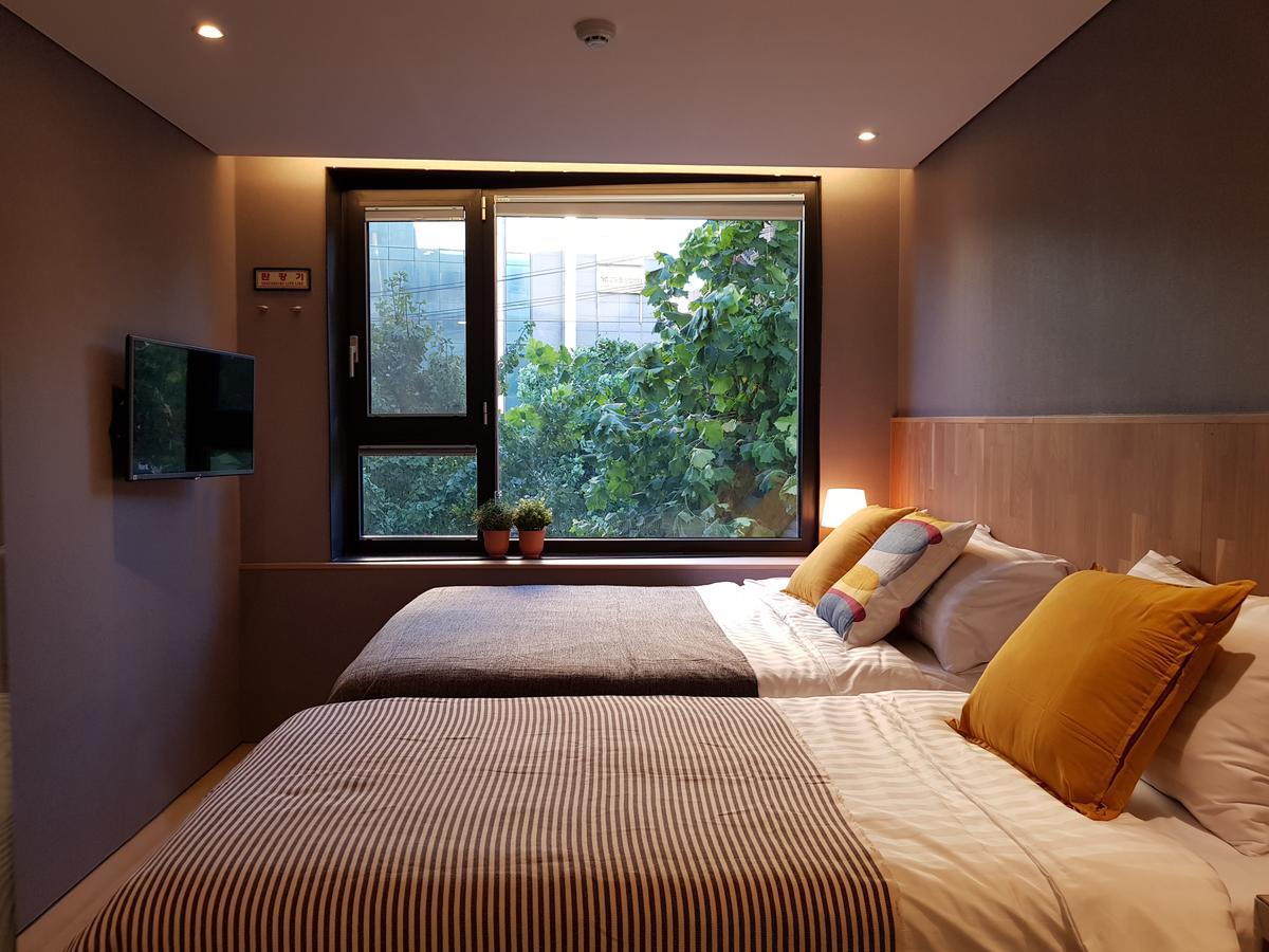 Hostel Cleo Seoul Hongdae Zewnętrze zdjęcie
