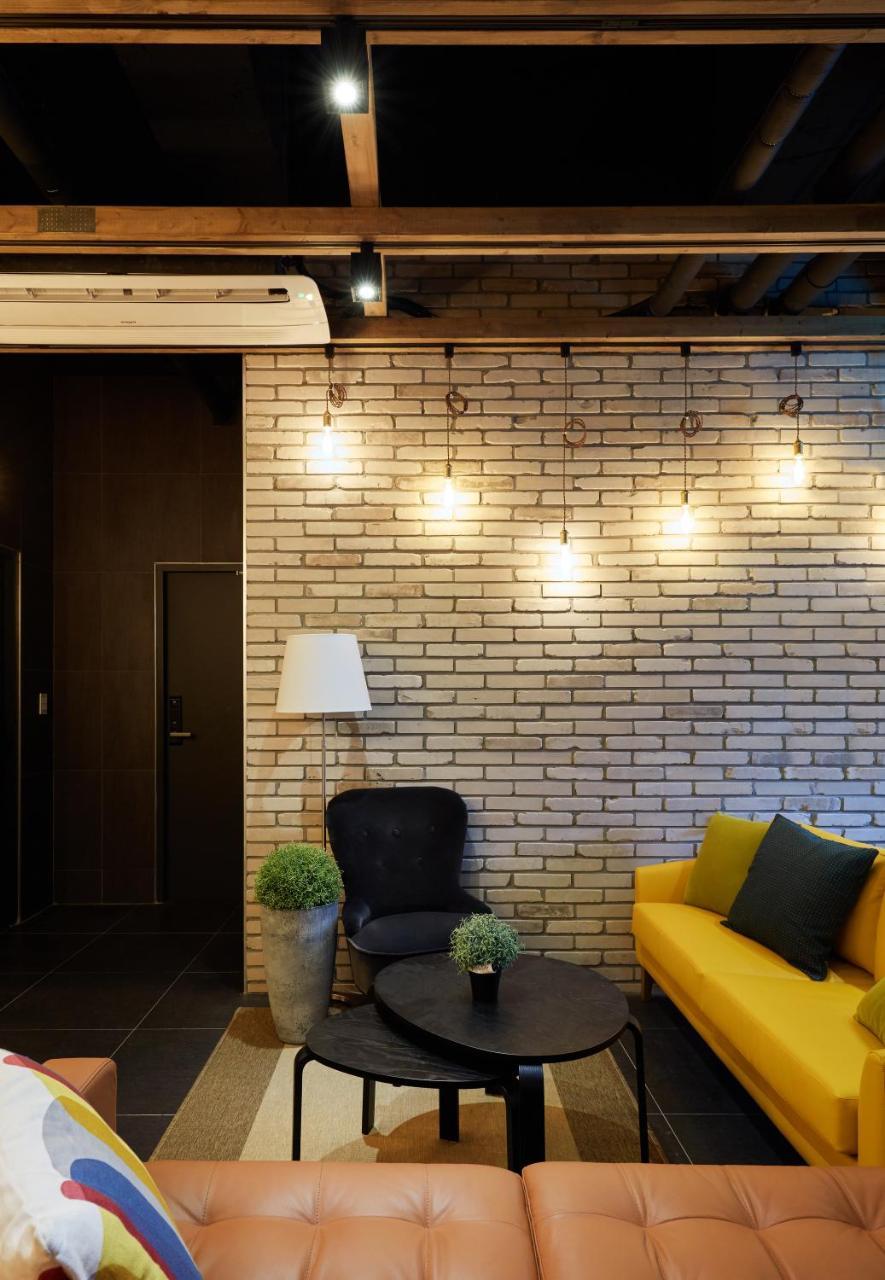 Hostel Cleo Seoul Hongdae Zewnętrze zdjęcie