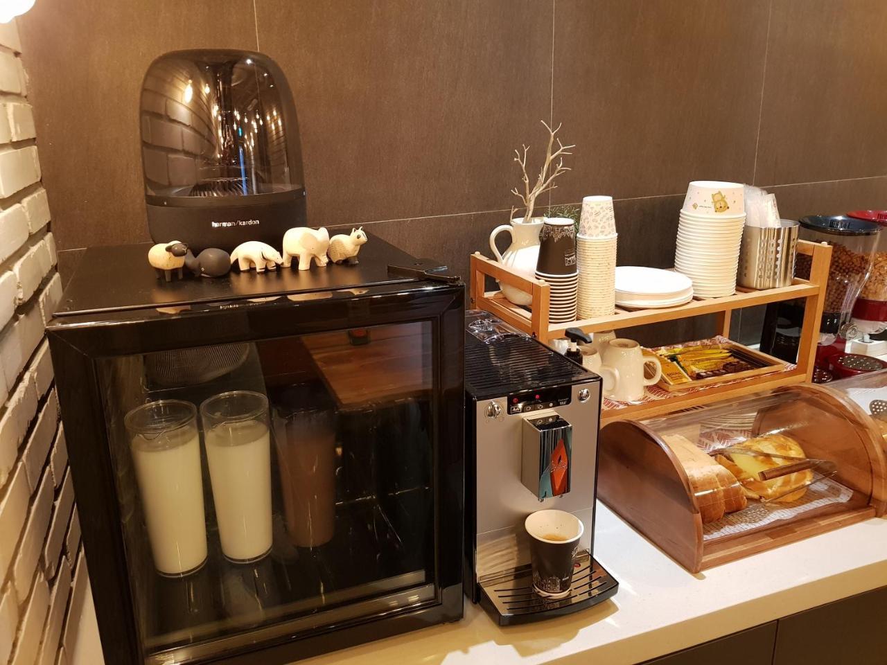 Hostel Cleo Seoul Hongdae Zewnętrze zdjęcie