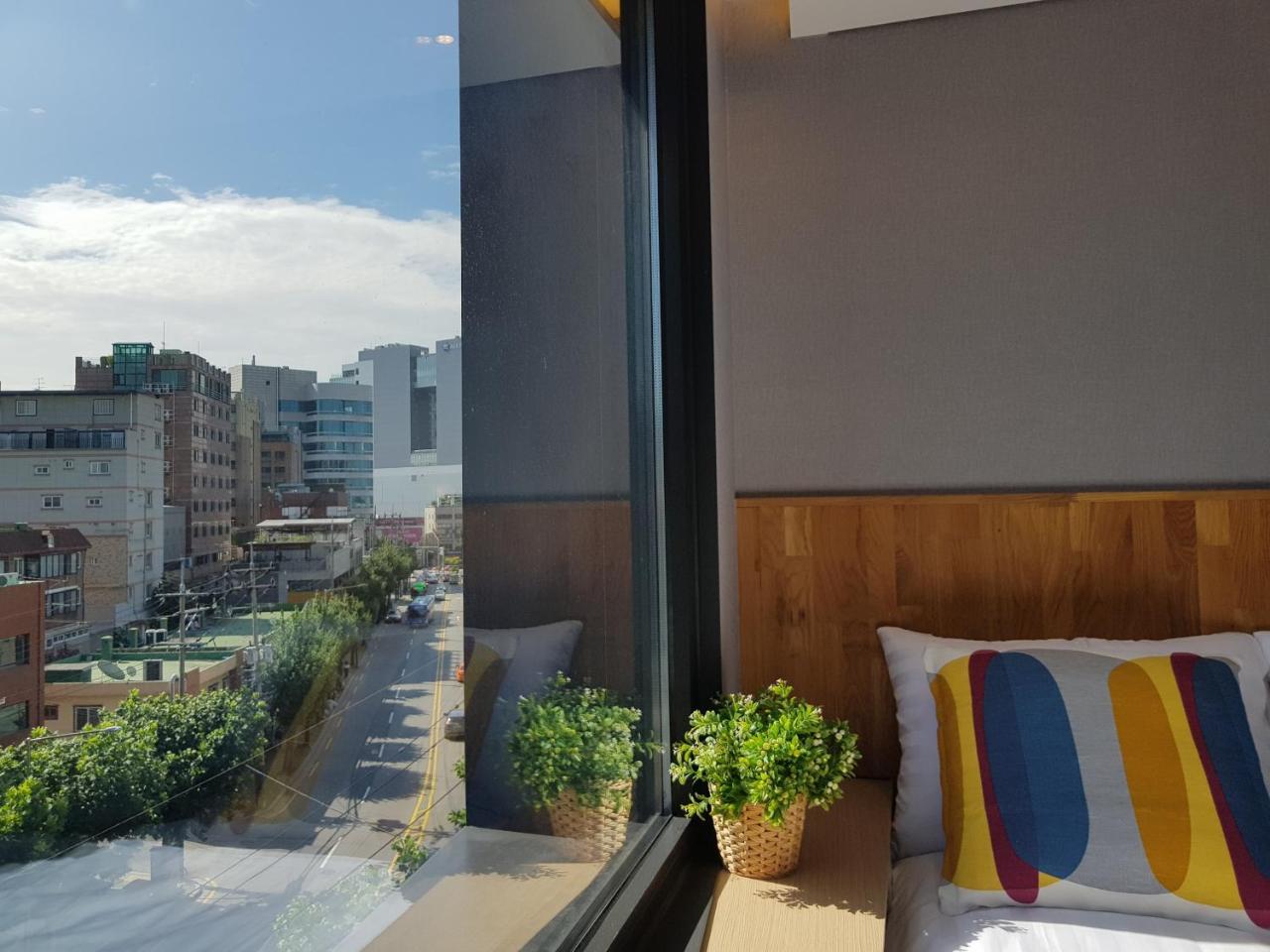 Hostel Cleo Seoul Hongdae Zewnętrze zdjęcie