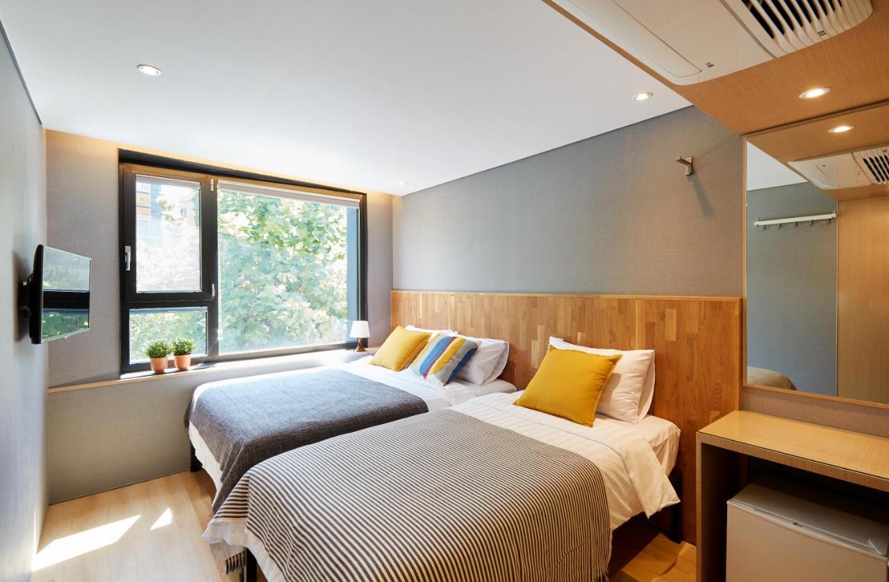 Hostel Cleo Seoul Hongdae Zewnętrze zdjęcie