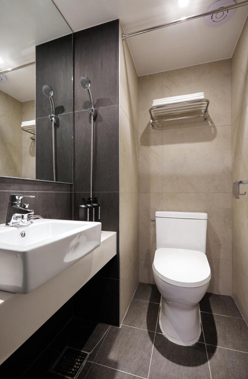 Hostel Cleo Seoul Hongdae Zewnętrze zdjęcie