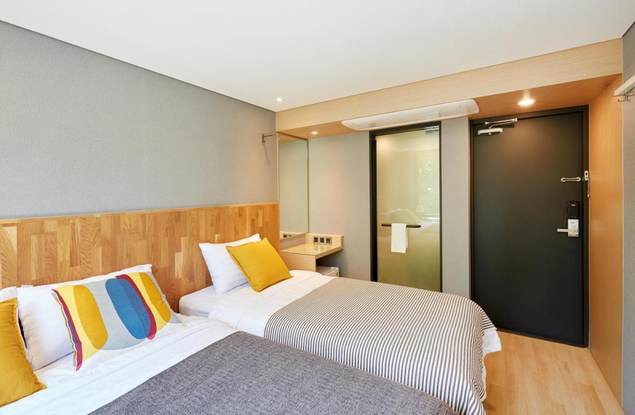 Hostel Cleo Seoul Hongdae Zewnętrze zdjęcie