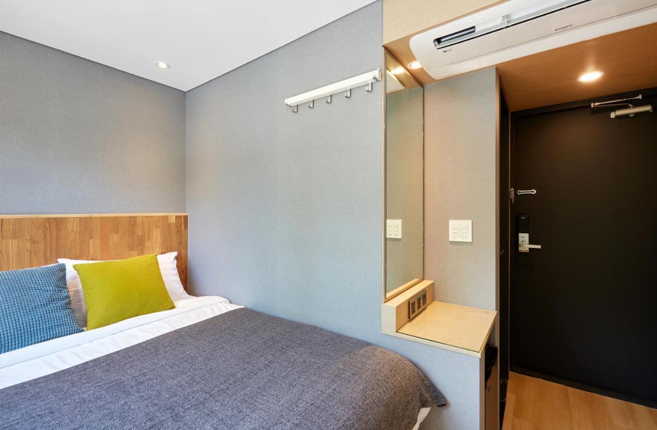Hostel Cleo Seoul Hongdae Zewnętrze zdjęcie